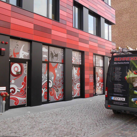 Coca-Cola Headquater in Berlin, Glasdekorbeschriftung / Fensterbeschriftung von Behrendt Werbetechnik aus Berlin