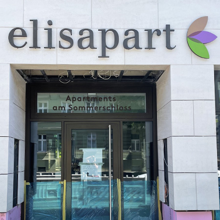 Elisapart, Außenwerbung aus Berlin, Profilbuchstaben beleuchtet und unbeleuchtet von Behrendt Werbetechnik GmbH